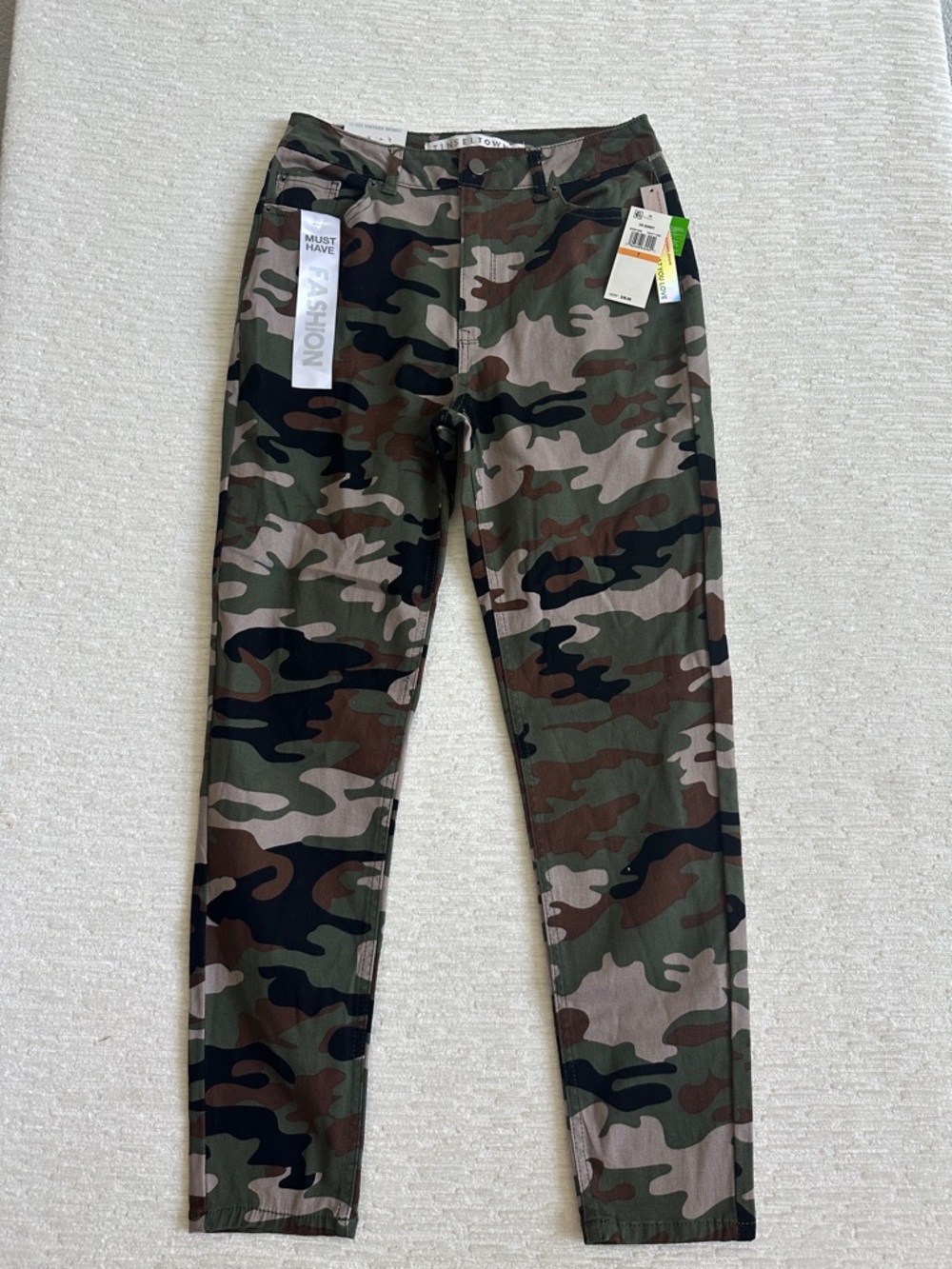 Junior Women’s Camouflage High Rise Vintage Skinny Pants - NWT - Picture 1 of 6